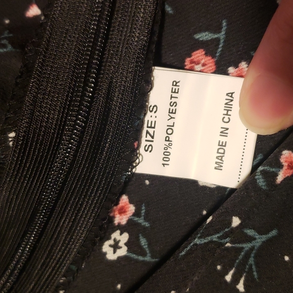 🍁New boutique flutter sleeve faux wrap top - Picture 13 of 13